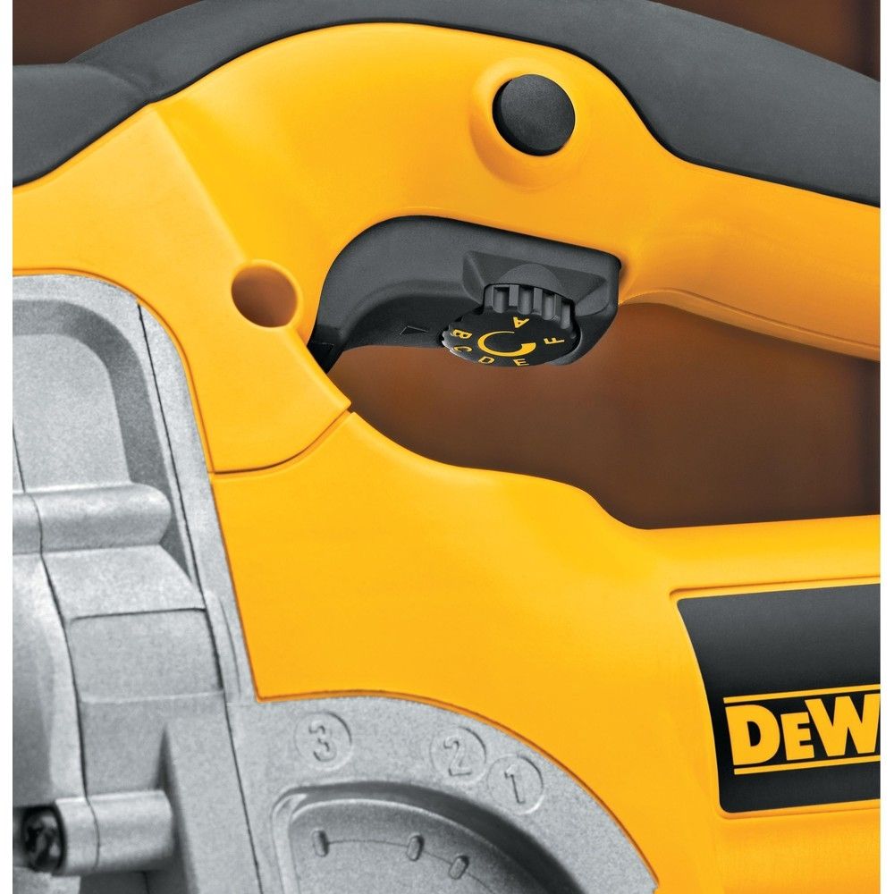 00331 DEWALT PILA UBODNA 701W DW331K